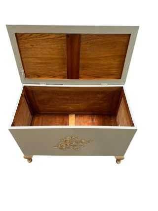 Vintage Bedding Blanket Storage Box / Chest - Image 7