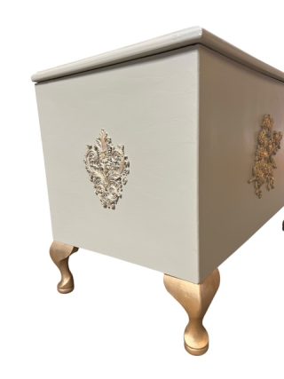 Vintage Bedding Blanket Storage Box / Chest - Image 5